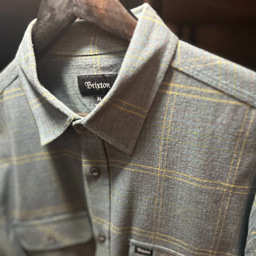 Brixton Plaid Button‑Up Shirt – Grey/Yellow Grid Pattern – Men’s XL Long Sleeve
